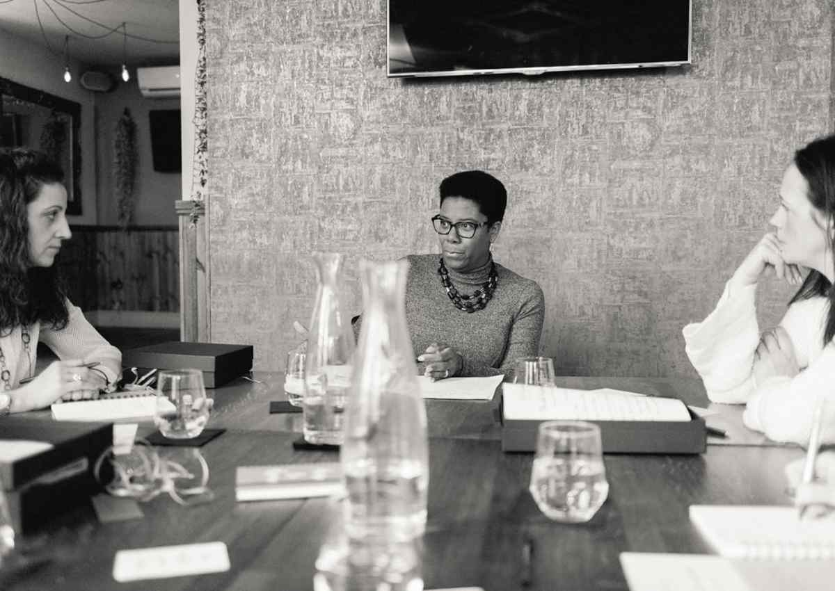 Two professionals having a thoughtful coaching conversation in a relaxed setting